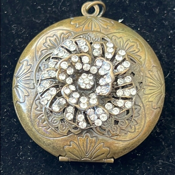 Vintage Jewelry - STUNNING VINTAGE ROUND ART DECO PENDENT WITH CRYSTALS FLORAL SHAPE